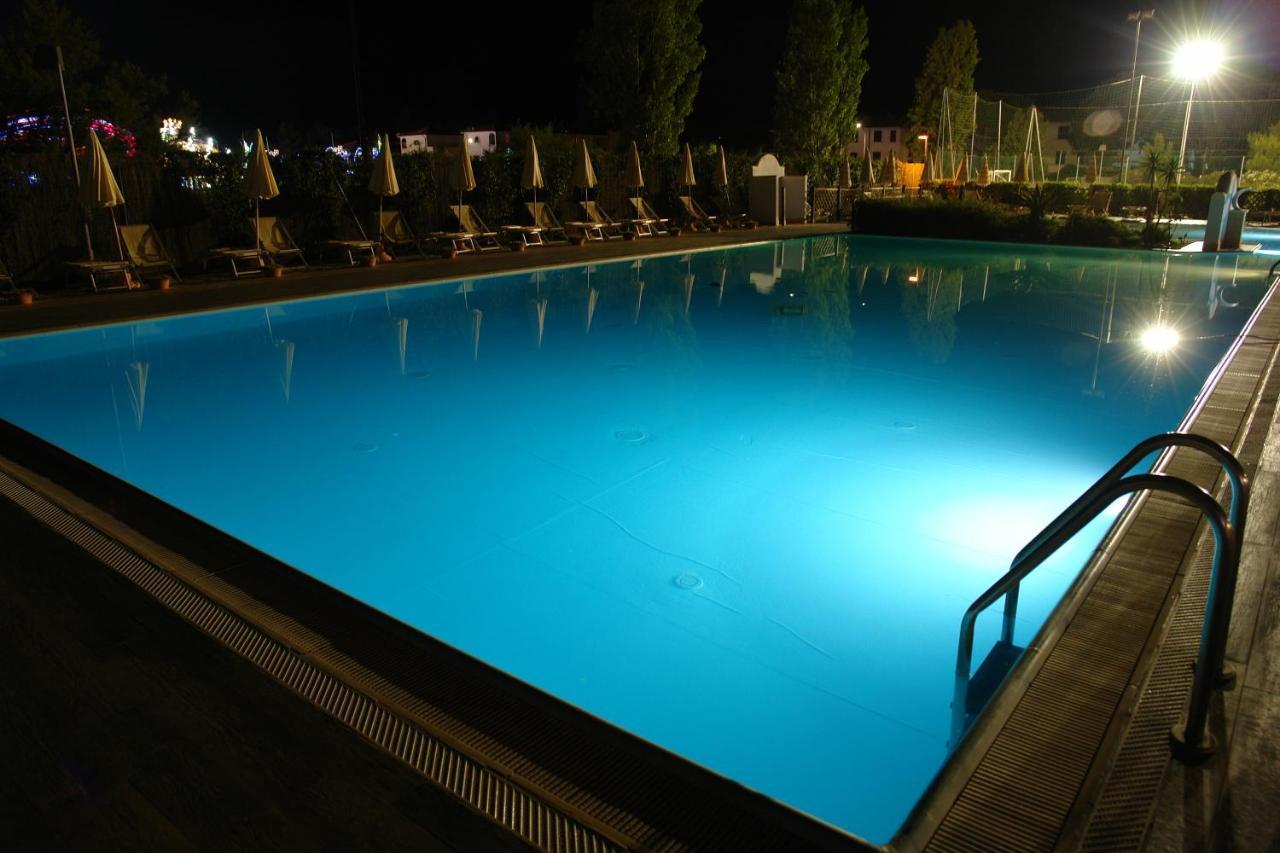 Aparthotel Rosa Dei Venti Vada Esterno foto